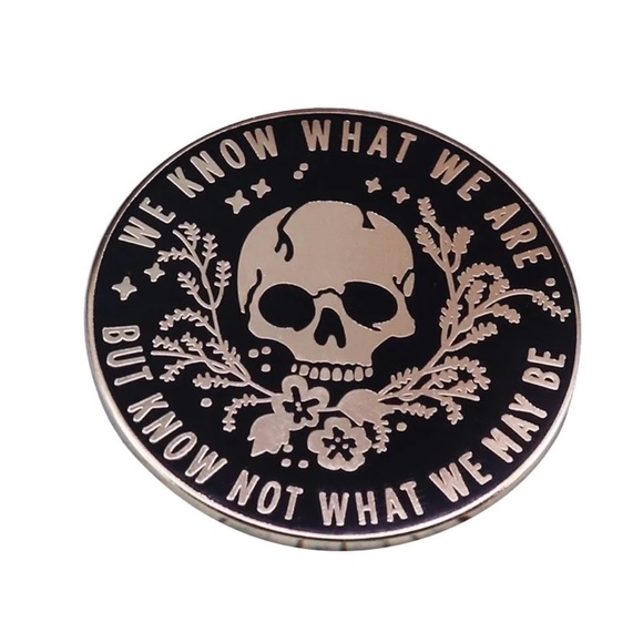 Skull Shakespeare Hamlet Literary Quote Enamel Pin - Picture 1 of 1